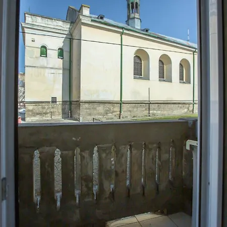 Apartment для великої сімї по вулиці гонти 4, дві кімнати до 6-7 спальних місць Lviv