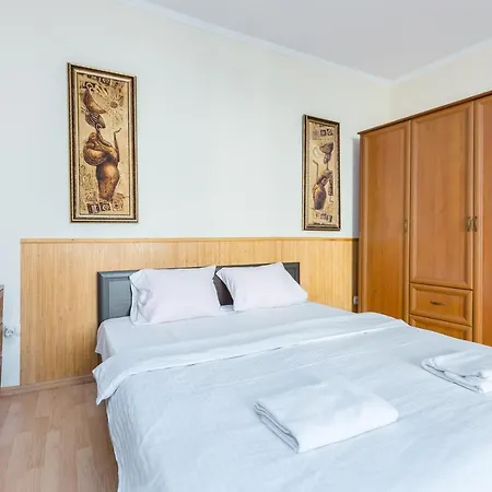 для великої сімї по вулиці гонти 4, дві кімнати до 6-7 спальних місць *