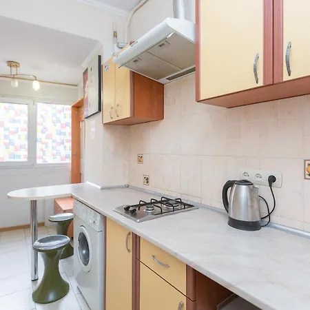 для великої сімї по вулиці гонти 4, дві кімнати до 6-7 спальних місць