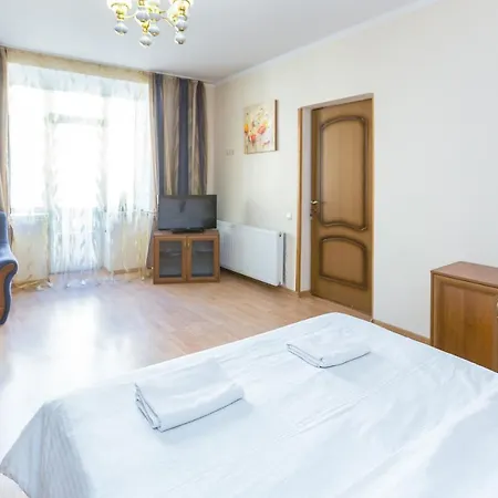 для великої сімї по вулиці гонти 4, дві кімнати до 6-7 спальних місць