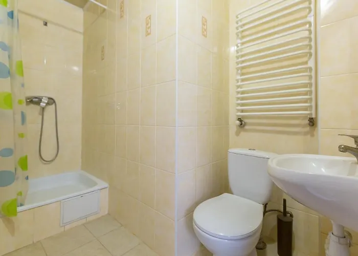 شقة для великої сімї по вулиці гонти 4, дві кімнати до 6-7 спальних місць